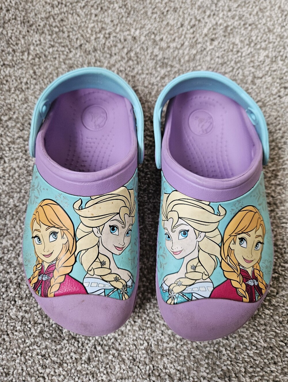 Crocs Frozen Elsa & Anna Kids Size 12-13 Purple Adjuable Back Strap Position